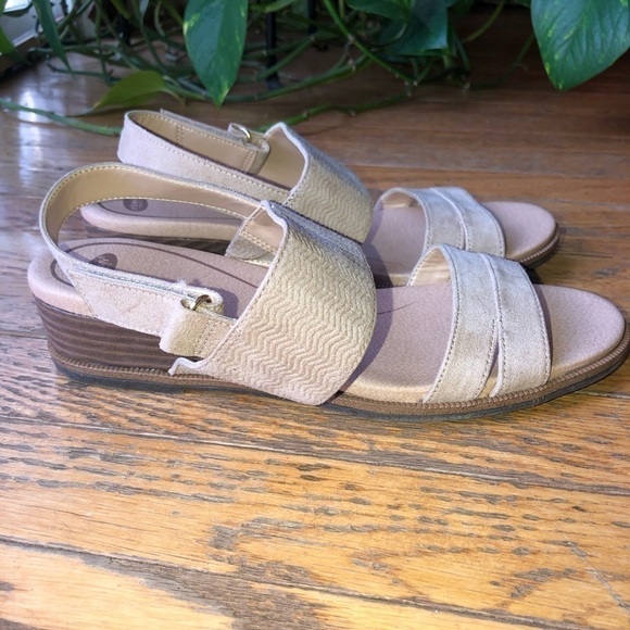 NWOB Dr. Scholl's Freestone Tan Low Heel Sandals - Picture 3 of 9